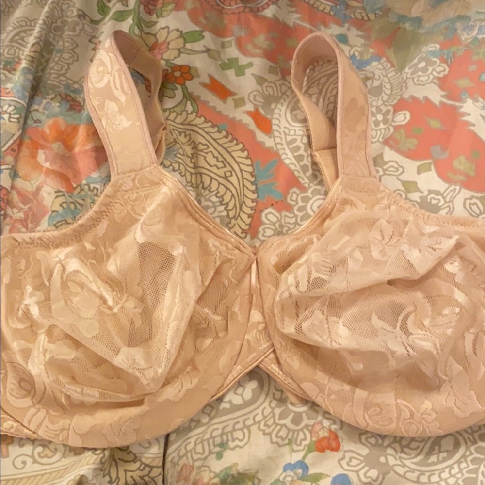 Wacoal bra 42 DD (42 e) nude almost new